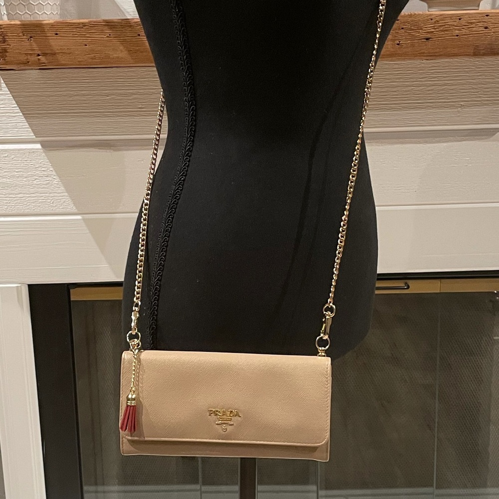 AUTH Prada WOC